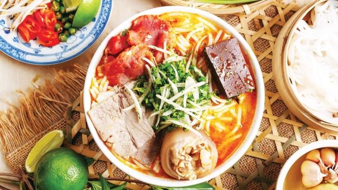 Làm canh giò heo đậm vị đẹp mắt nhờ máy chặt xương